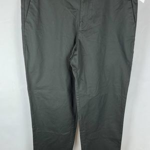 NWT: Gap Modern Khakis in Relaxed Fit with GapFlex (38 x 32) $60